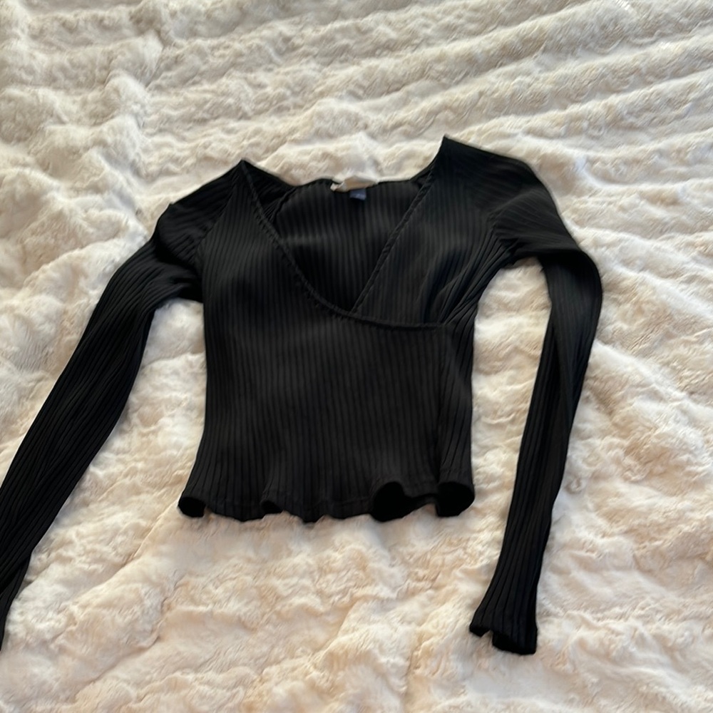 Elegant Black Ribbed V-Neck Top
